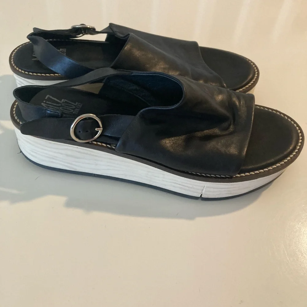 Mix Mooz Verity Black Leather Back Strap Platform Sandals Size 39